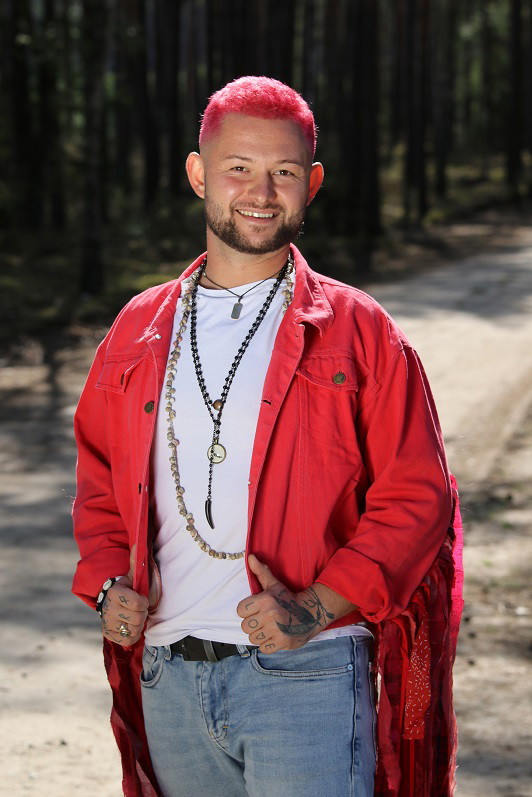 Kim jest Karol „Lotek” Kotomski z programu „Farma”?