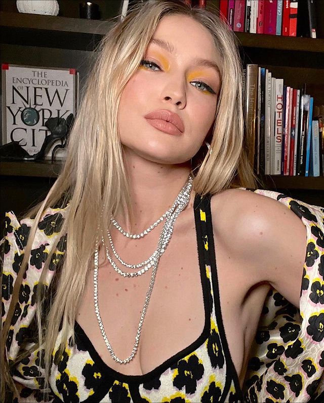 Modny blond