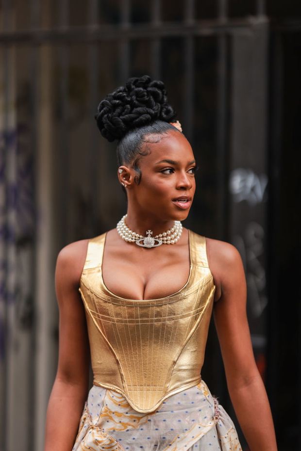 Street Style : Day Six - Paris Fashion Week - Womenswear Spring Summer 2022