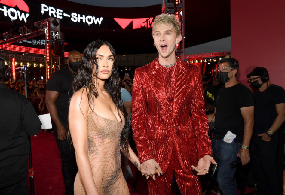 Megan Fox i Machine Gun Kelly zaręczyli się! Pierścionek zaręczynowy nie mógłby być bardziej symboliczny. Podobnie jak miejsce, w którym muzyk oświadczył się aktorce