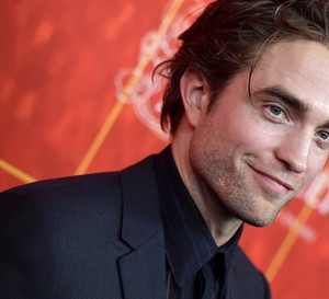 Internauci nie mogą znieść jego nowej fryzury. A wam jak się podoba Robert Pattinson jako blondyn?