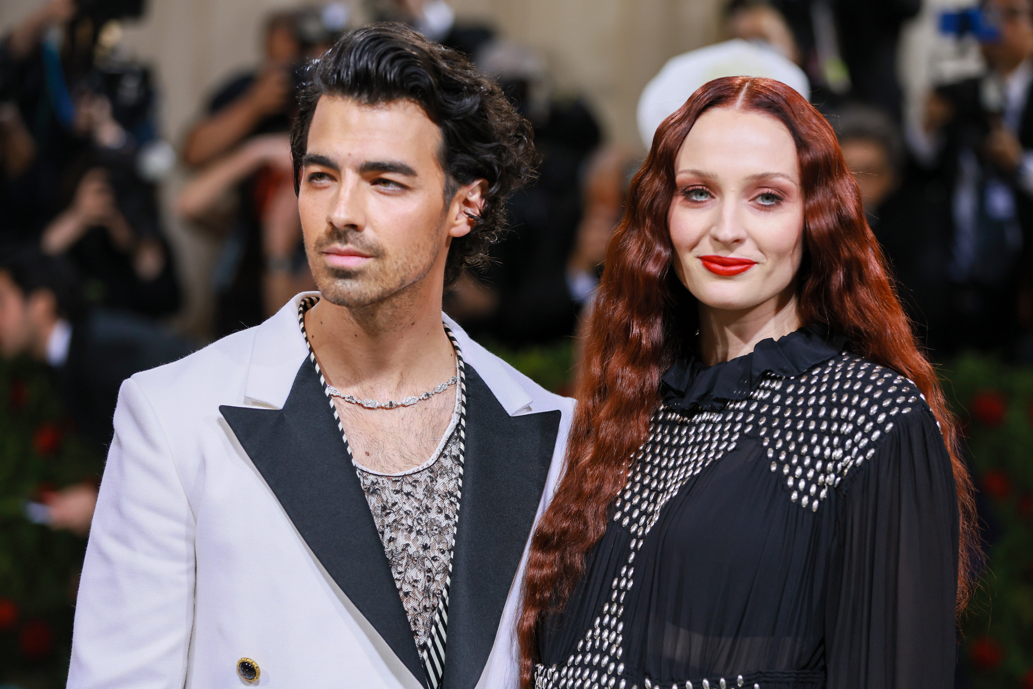 Met Gala 2022: Sophie Turner i Joe Jonas na czerwonym dywanie