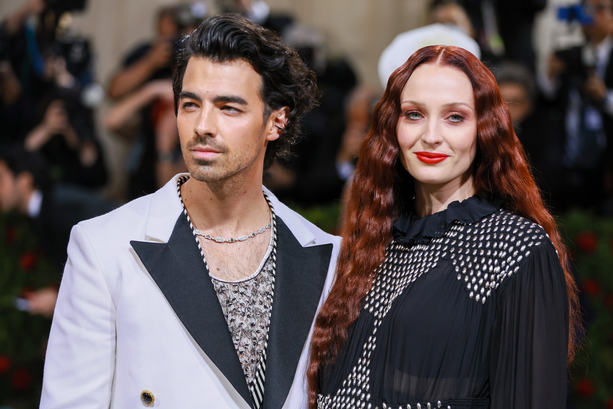 Met Gala 2022: Sophie Turner i Joe Jonas na czerwonym dywanie