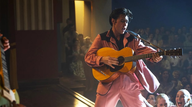 „Elvis”, reż. Buz Luhrmann (2022), Warner Bros.