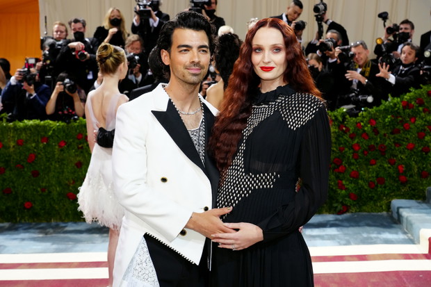 Met Gala 2022: Sophie Turner i Joe Jonas na czerwonym dywanie