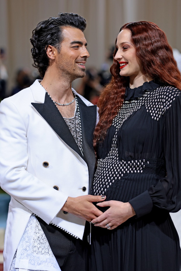 Met Gala 2022: Sophie Turner i Joe Jonas na czerwonym dywanie