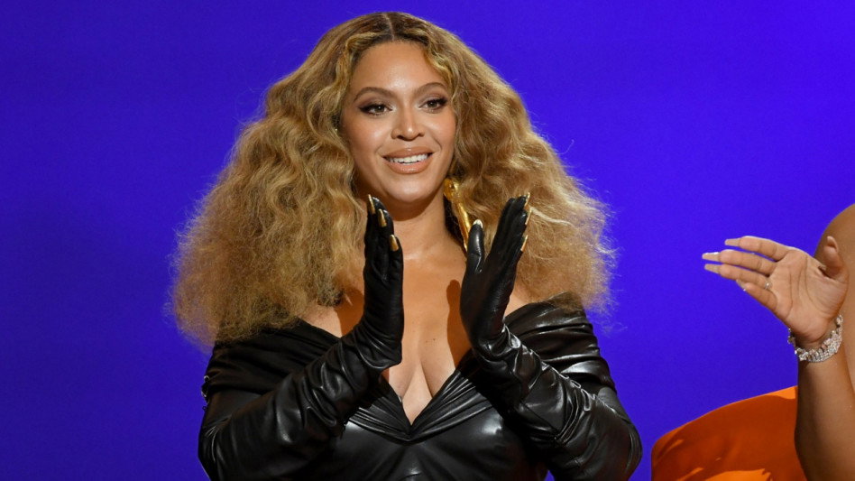Ten tani kosmetyk sprawia, że gwiazdy zawsze wyglądają promiennie. Na własnej skórze sprawdziły go Beyonce, Meghan Markle i Nicole Kidman