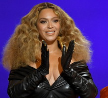 Ten tani kosmetyk sprawia, że gwiazdy zawsze wyglądają promiennie. Na własnej skórze sprawdziły go Beyonce, Meghan Markle i Nicole Kidman