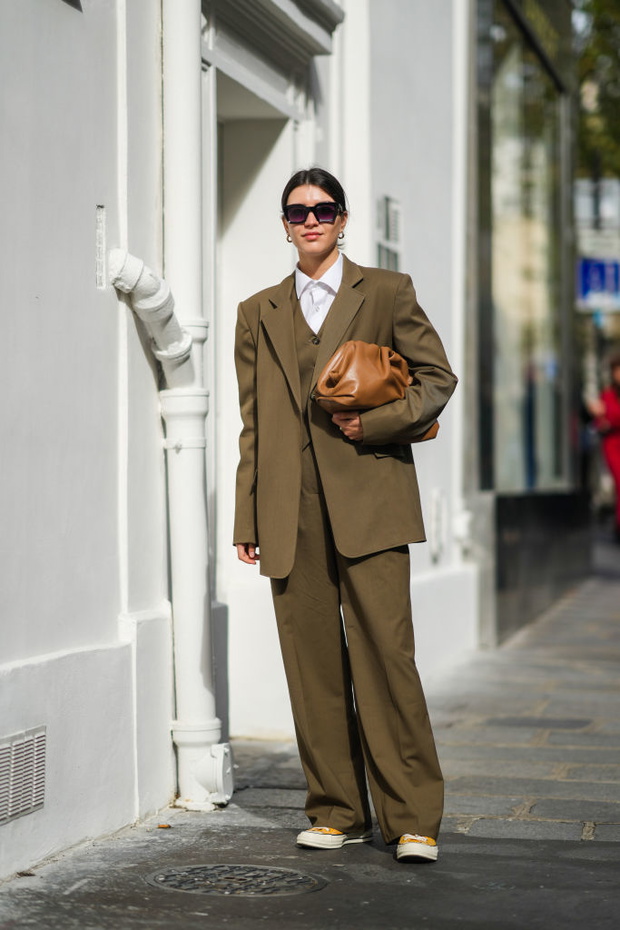 Street Style : Day Six - Paris Fashion Week - Womenswear Spring Summer 2022