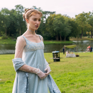 Phoebe Dynevor nie wystąpi w 3. sezonie „Bridgertonów”