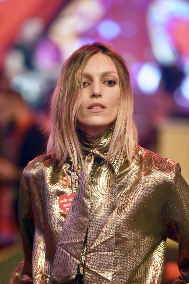 Anja Rubik wróciła z objętej wojną Ukrainy. Zdjęcia wykonane przez modelkę chwytają za serce