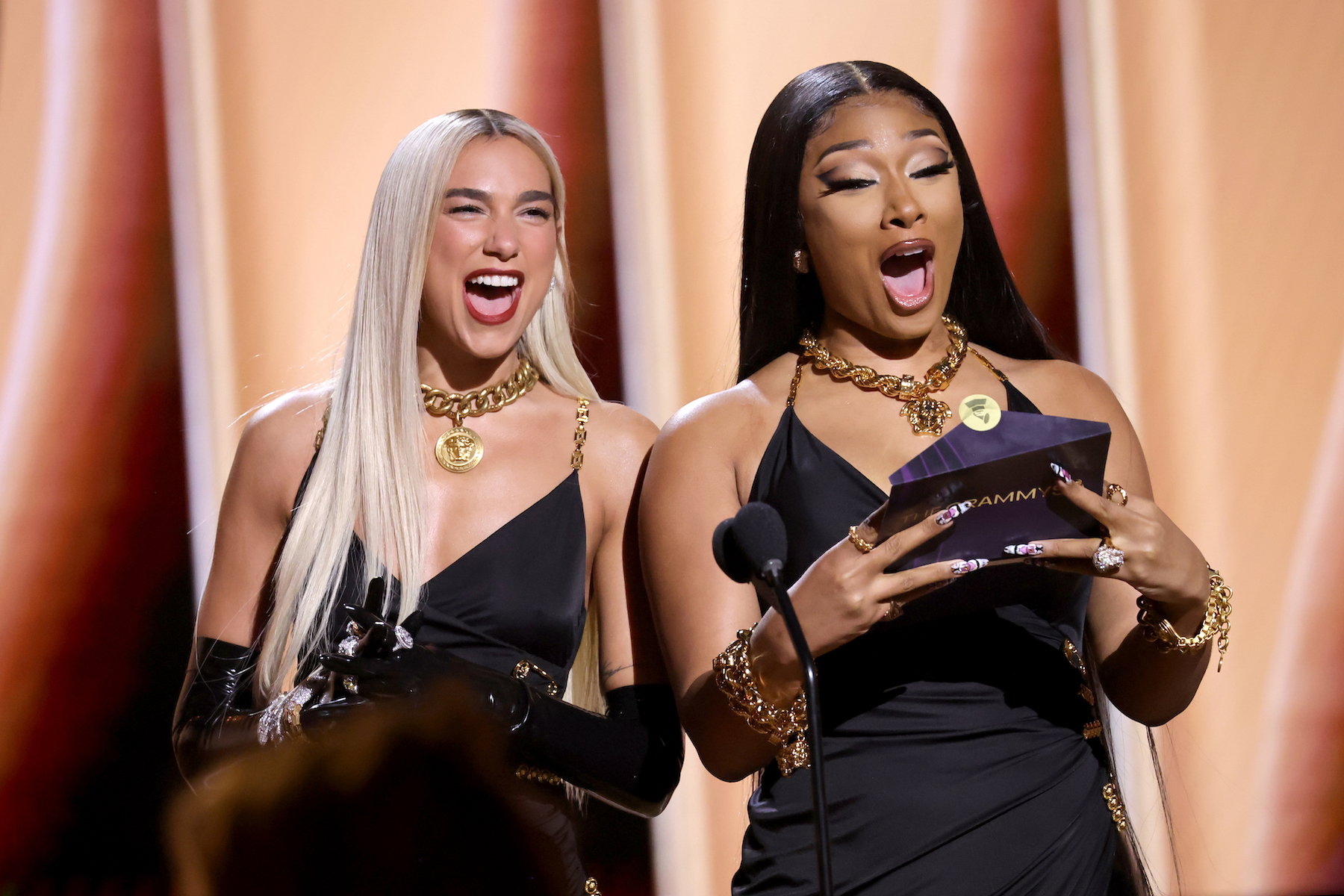 Grammy 2022: To nie déjà vu. Megan Thee Stallion i Dua Lipa naprawdę odtworzyły pomysł, na który przed laty wpadły Whitney Houston i Mariah Carey!