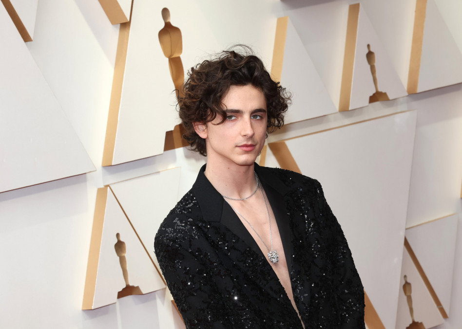 Oscary 2022: Timothée Chalamet znów zaskoczył stylizacją na czerwonym dywanie. Wyglądał hot, ale...