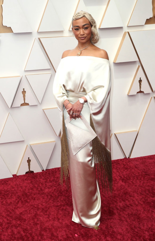 Oscary 2022 stylizacje gwiazd: Tati Gabrielle