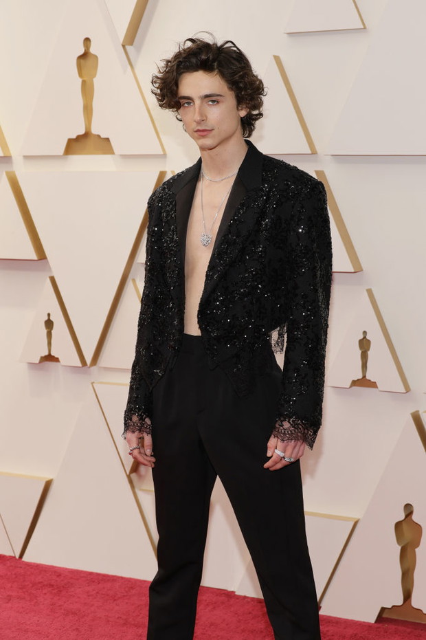 Oscary 2022: Timothée Chalamet bez koszulki