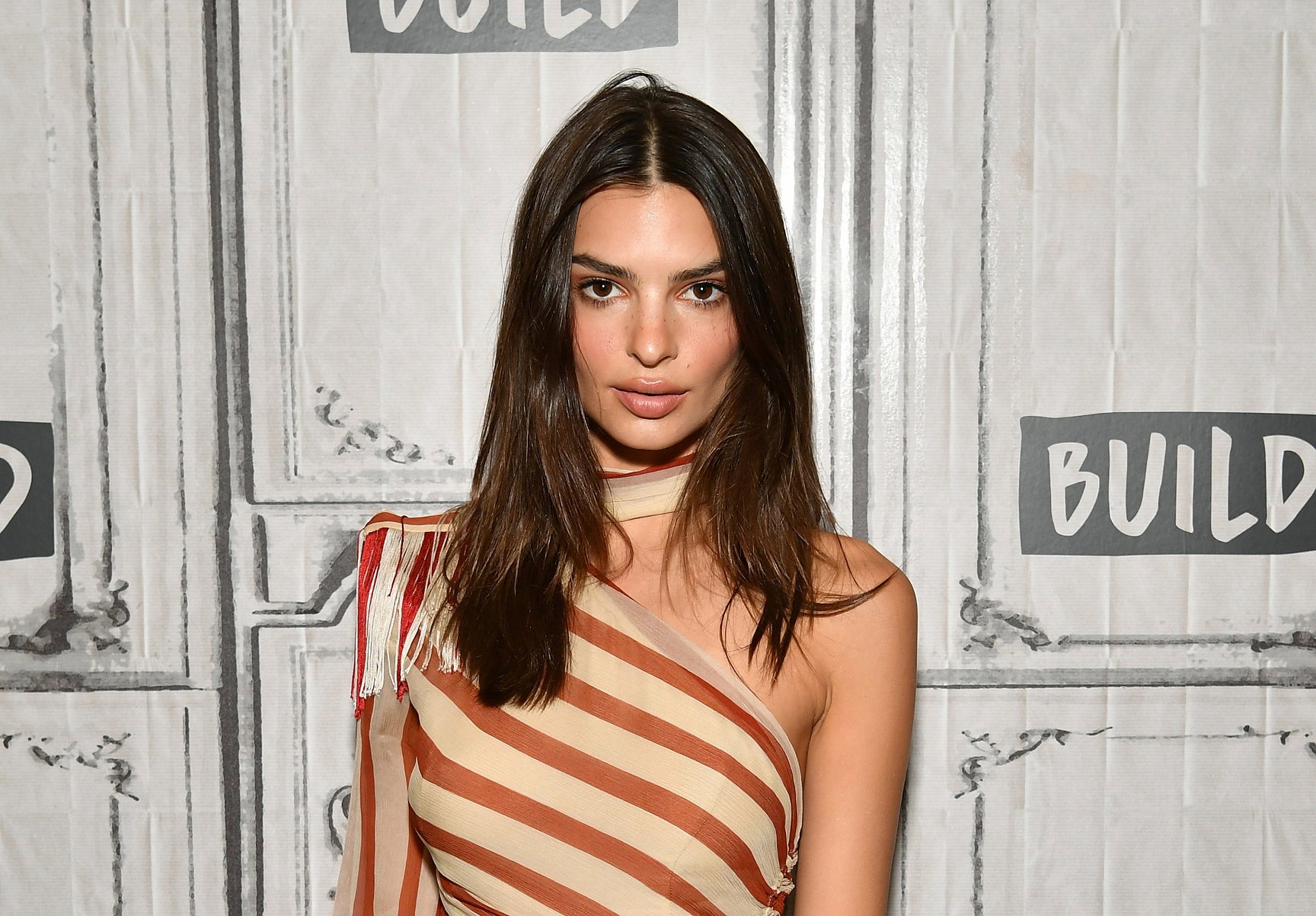Ulubione buty z lat młodości mają mocną konkurencję. Emily Ratajkowski poleca model, który może je zastąpić