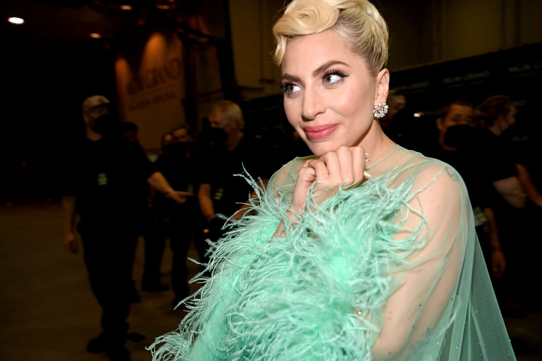 Jak optycznie powiększyć oko? Jedyne czego potrzebujesz to ten kosmetyk! Makijażowy trik stosuje Lady Gaga