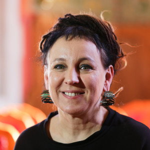 Powstał kalkulator książek Olgi Tokarczuk. Sprawdźcie, ile zajmie wam przeczytanie tytułów noblistki