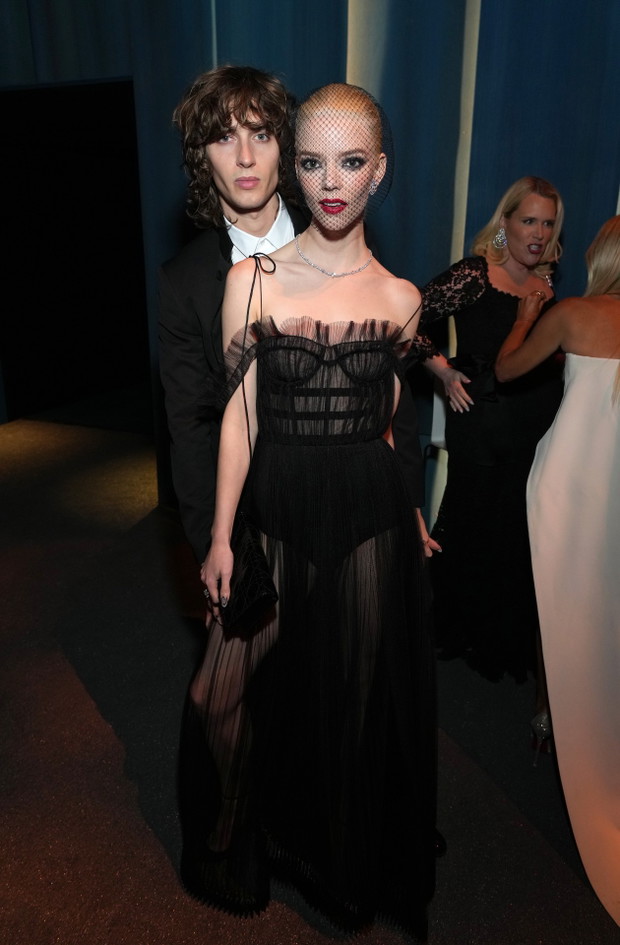 Anya Taylor-Joy i Malcolm McRae