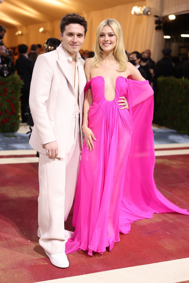 Met Gala 2022 - Brooklyn Beckham i Nicola Peltz