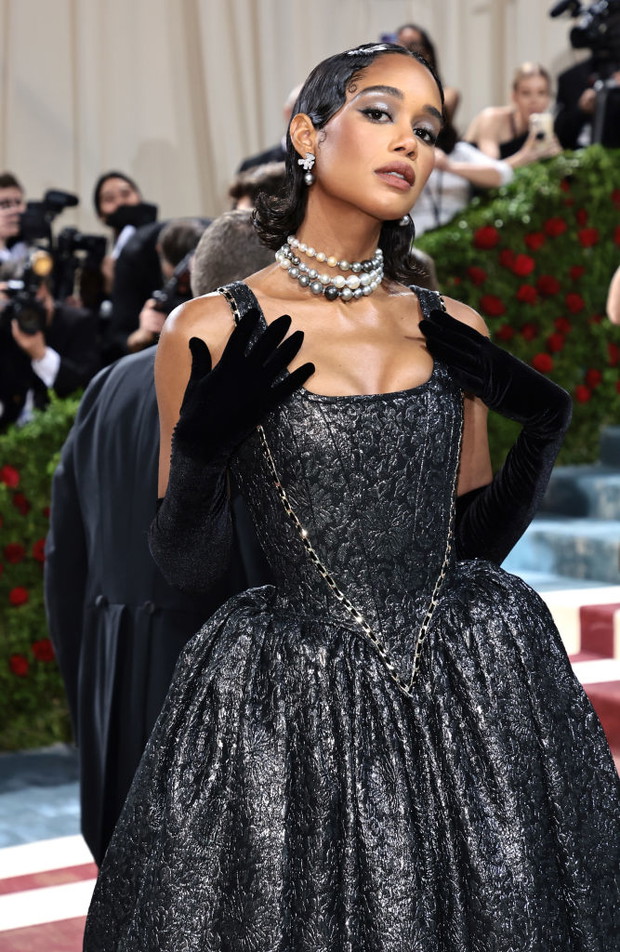 Met Gala 2022 stylizacje gwiazd: Laura Harrier