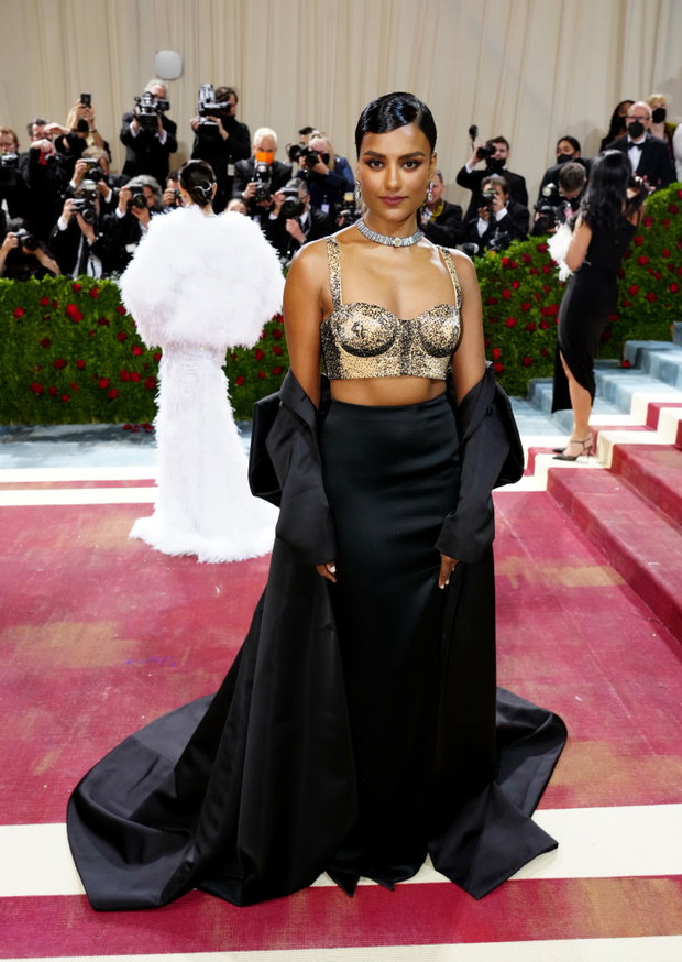 Met Gala 2022 stylizacje gwiazd: Simone Ashley