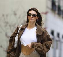 Choć trudno w to uwierzyć, to właśnie on tego lata zastąpi biały T-shirt. Fanką jest Kendall Jenner