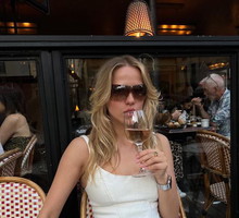 5 stylizacji na chłodniejsze wiosenne dni. Dzięki nim możesz jeść w restauracyjnych ogródkach bez obaw, że zmarzniesz