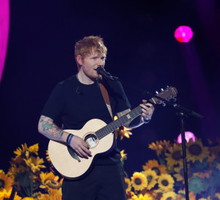 Ed Sheeran podczas koncertu dla Ukrainy