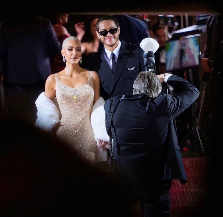 Projektant słynnej sukienki Marilyn Monroe oburzony tym, że Kim Kardashian założyła ją na Met Galę. „To wielki błąd” – twierdzi