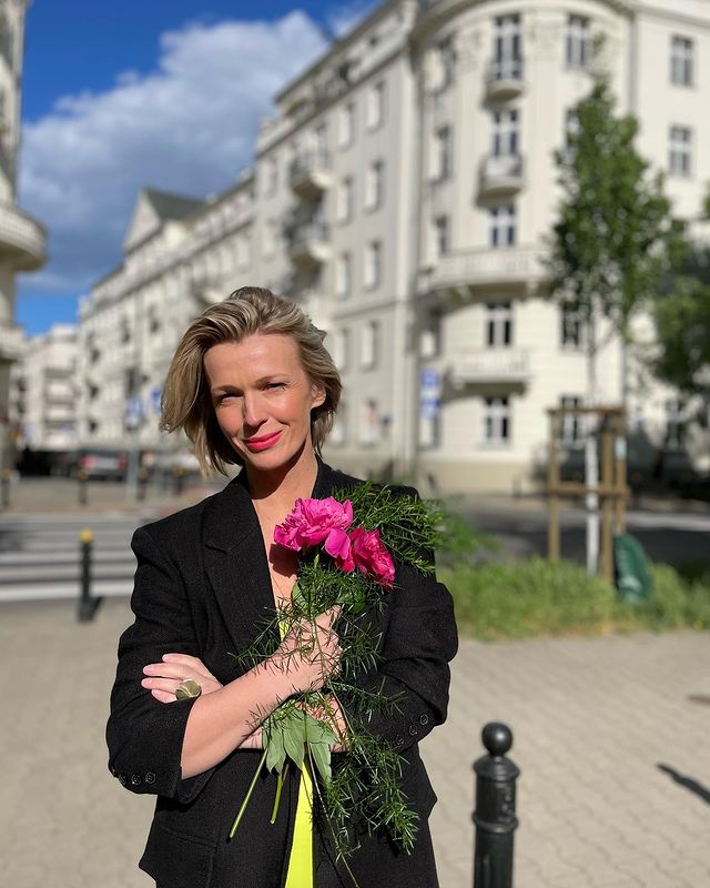 Magda Mołek postawiła na marynarkę i spodnie z Reserved. Oszałamiający zestaw sprawdzi się na większe wyjście, np. na wesele