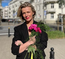 Magda Mołek postawiła na marynarkę i spodnie z Reserved. Oszałamiający zestaw sprawdzi się na większe wyjście, np. na wesele