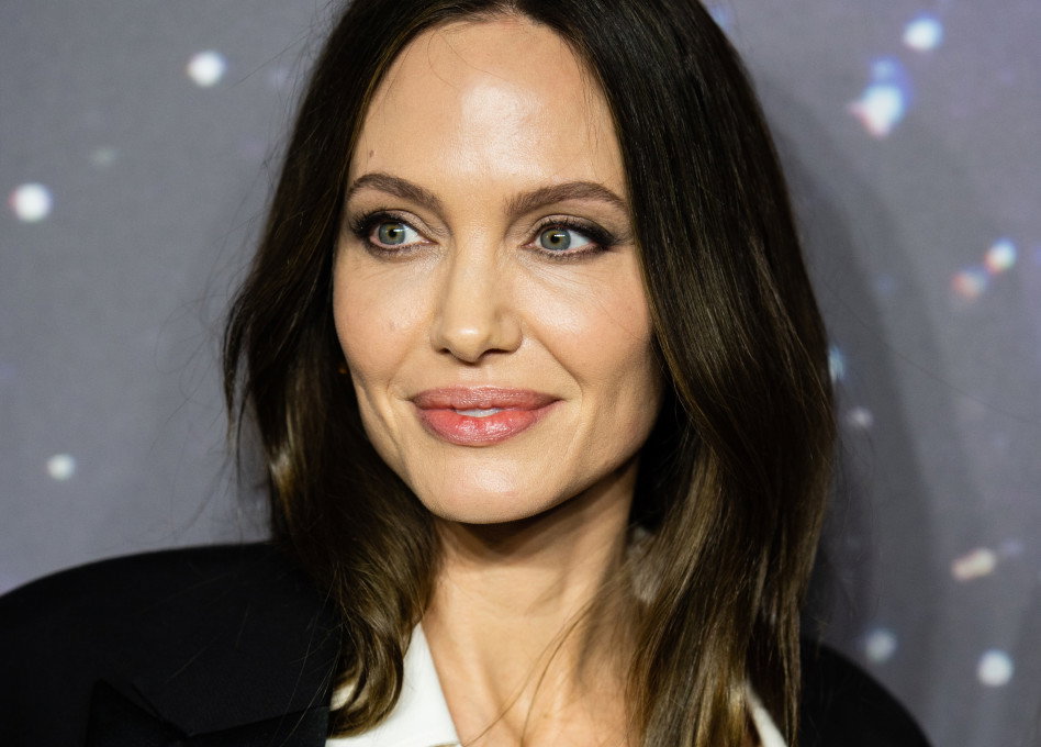 angelina-jolie-poleciala-do-ukrainy-podczas-wizyty-we-lwowie-aktorka-musiala-ewakuowac-sie-do-schronu-bb42d7e