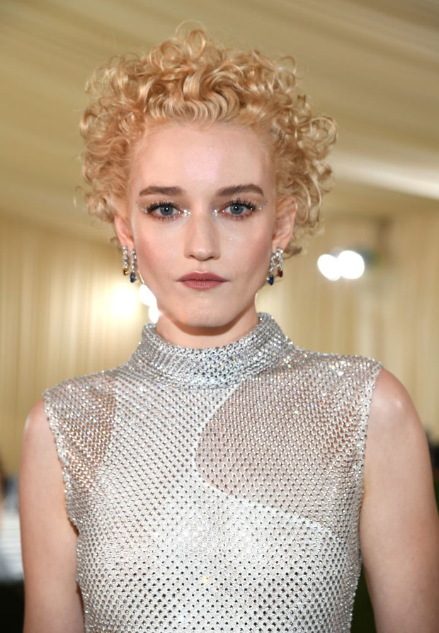 Julia Garner zagra Madonnę