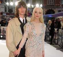 Anya Taylor-Joy i Malcolm McRae