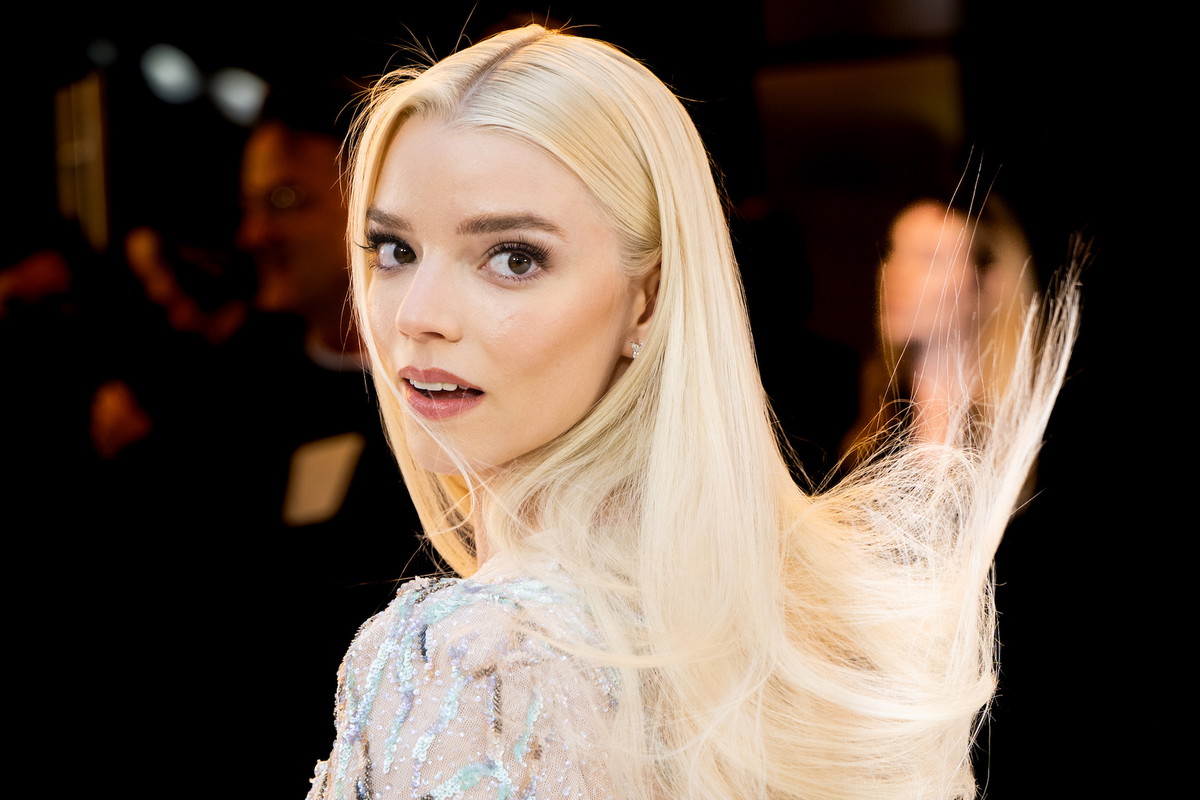 Anya Taylor-Joy zaręczona? Na jej serdecznym palcu pojawił się pierścionek, o którym mówią dziś wszyscy
