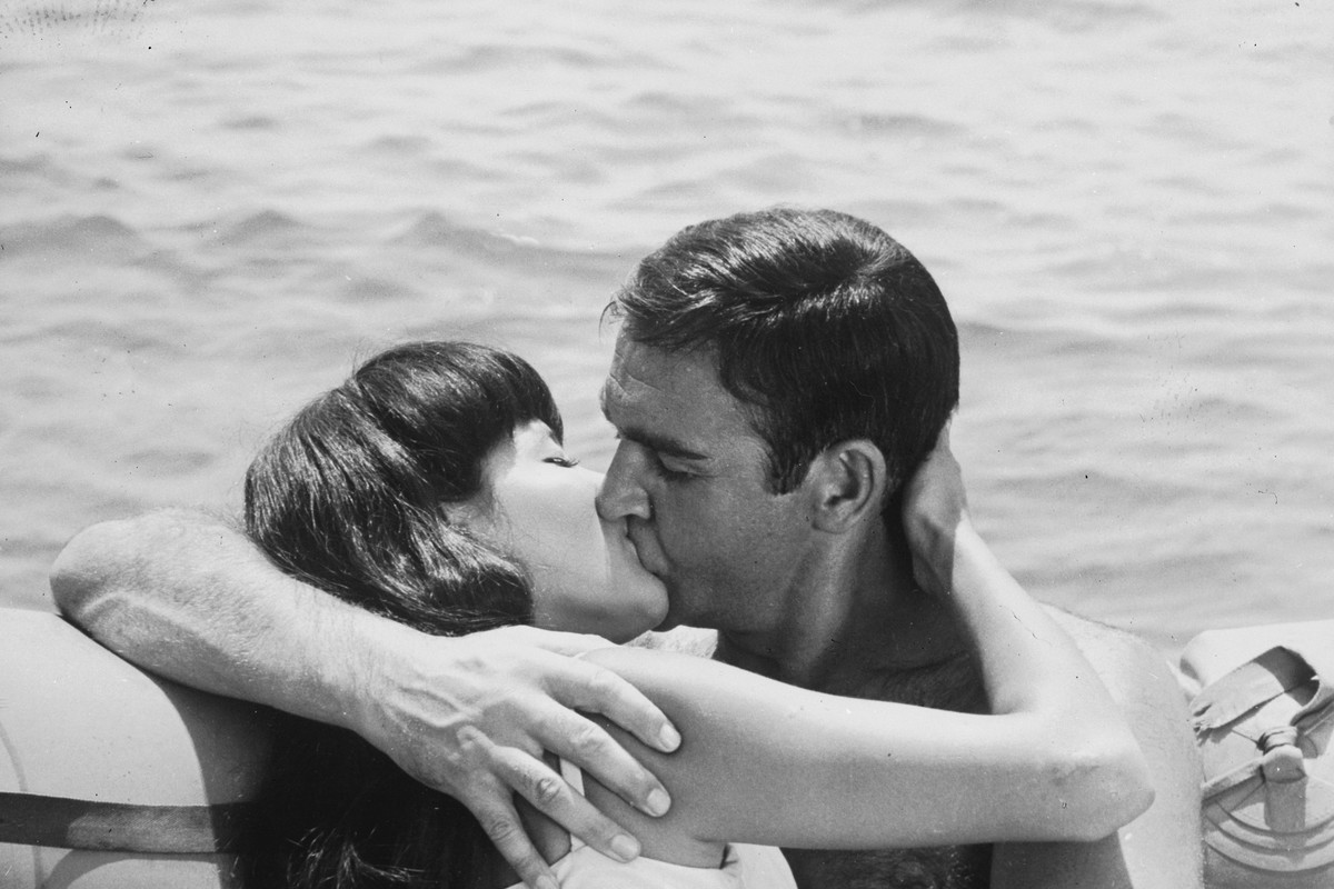 kissing couple