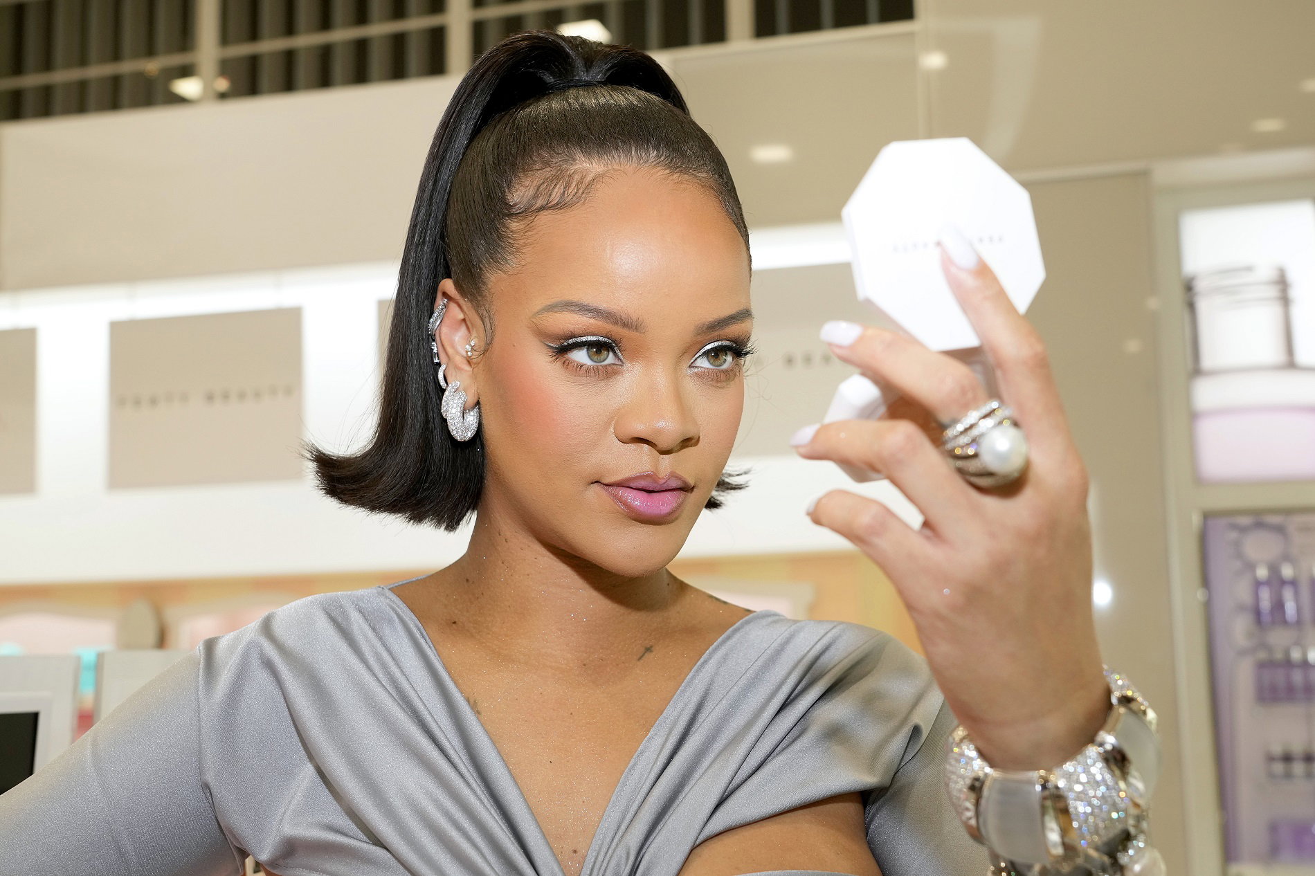 Rihanna wypuści produkty do włosów!