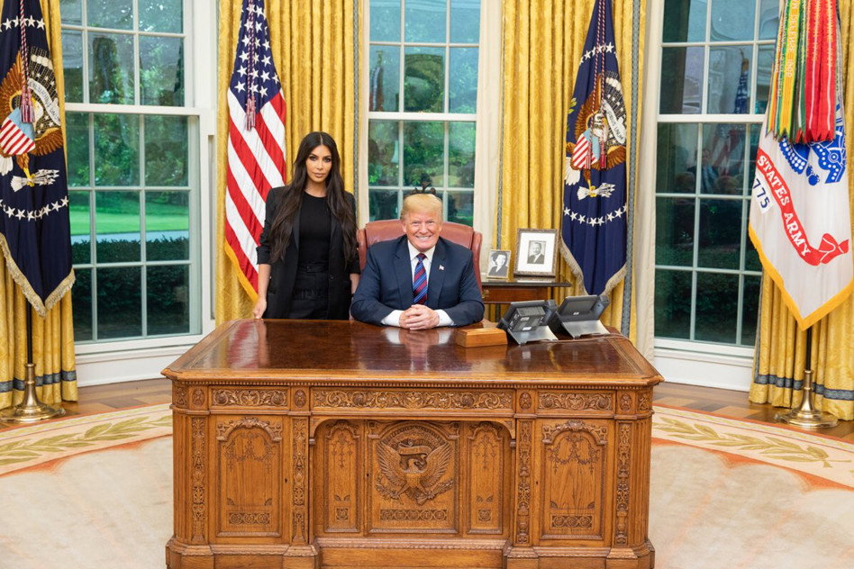 kim-kardashian-spotkala-sie-z-donaldem-trumpem-w-bialym-domu-o-czym-rozmawiali-mozecie-byc-zaskoczeni-6fccc83