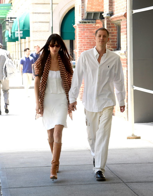Bella Hadid i Marc Kalman – stylizacje