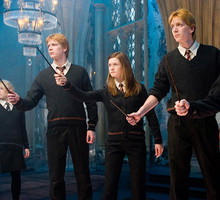 Słynni bliźniacy Weasley z „Harry'ego Pottera” zachwyceni Polską! Swoje ulubione miejsca pokażą na łamach serialu HBO „Fantastyczni przyjaciele”
