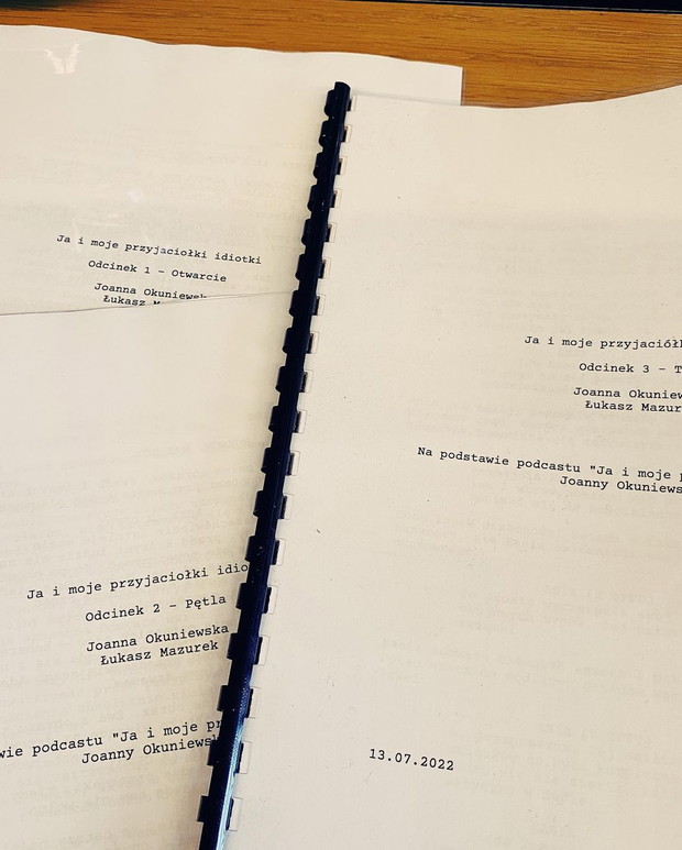 „Ja i moje przyjaciółki idiotki” wracają w formie serialu
