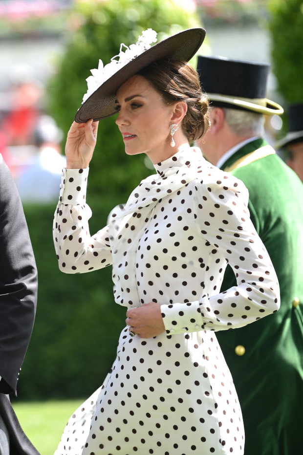Księżna Kate i sukienka w groszki