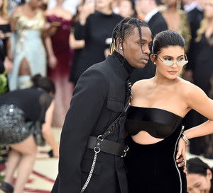 Kylie Jenner jest w trzeciej ciąży? Sugestywny komentarz gwiazdy wywołał w sieci prawdziwe poruszenie!