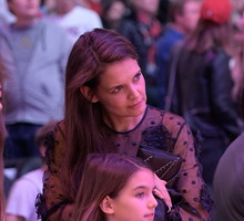 Córka Toma Cruise'a i Katie Holmes, Suri Cruise debiutuje na wielkim ekranie. „Jest naprawdę utalentowana” – mówi dumna mama