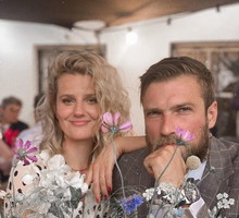 Zosia Zborowska i Andrzej Wrona udowodnili, że mają do siebie dystans. Wideo, na którym przebrani za Timona i Pumbę śpiewają „Hakuna Matata” stało się wiralem!