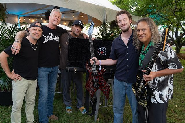 Joseph Quinn i zespół Metallica