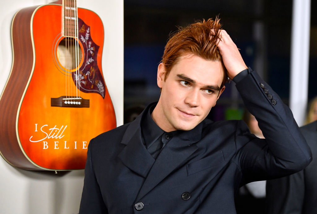 KJ Apa ściął włosy na potrzeby filmu