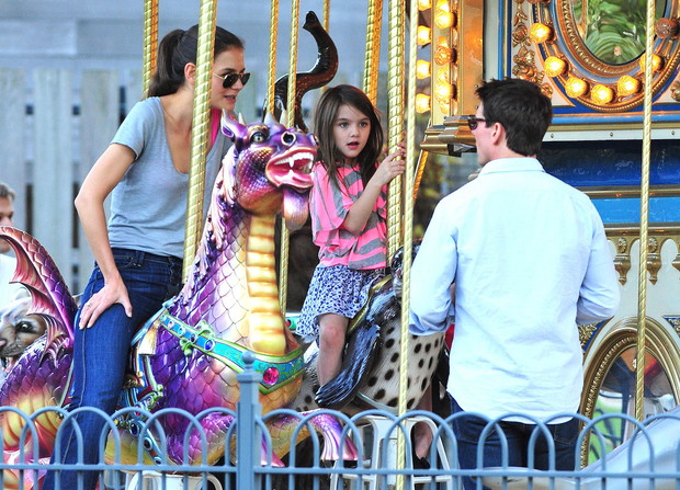 Katie Holmes, Suri Cruise i Tom Cruise.