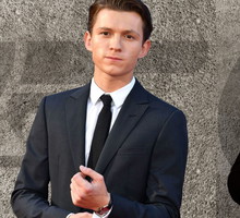 Tom Holland nowym Jamesem Bondem